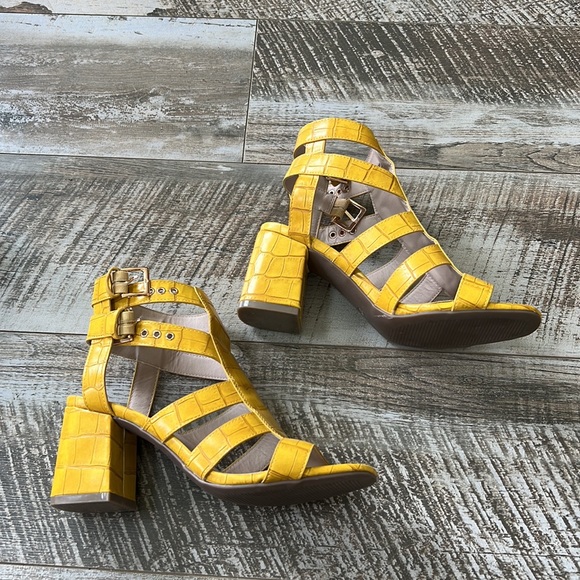 Beautiful Yellow Summer Heels - Picture 3 of 7